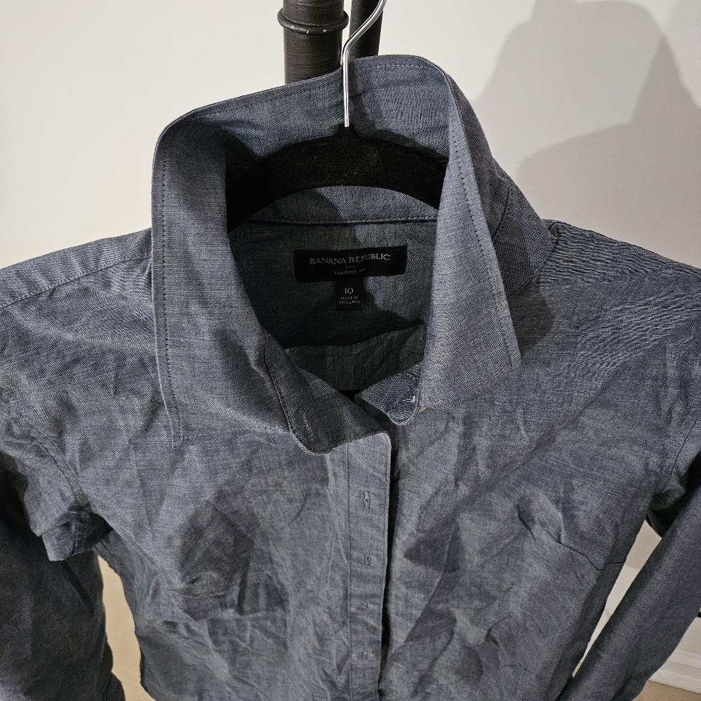 Women's Banana Republic Button Down - Picture 6 of 7